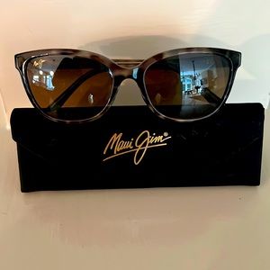Maui Jim suhlasss. Beautiful tortoise pattern frames. Excellent condition.